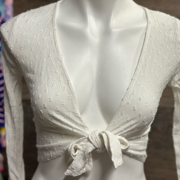 Hollister Ivory White Tie-Front Crop Top - Picture 6 of 8